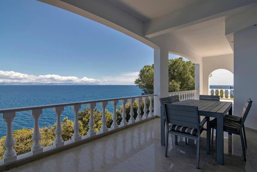 Laconian Collection Villa Big Blue Mavrovoúnion المظهر الخارجي الصورة